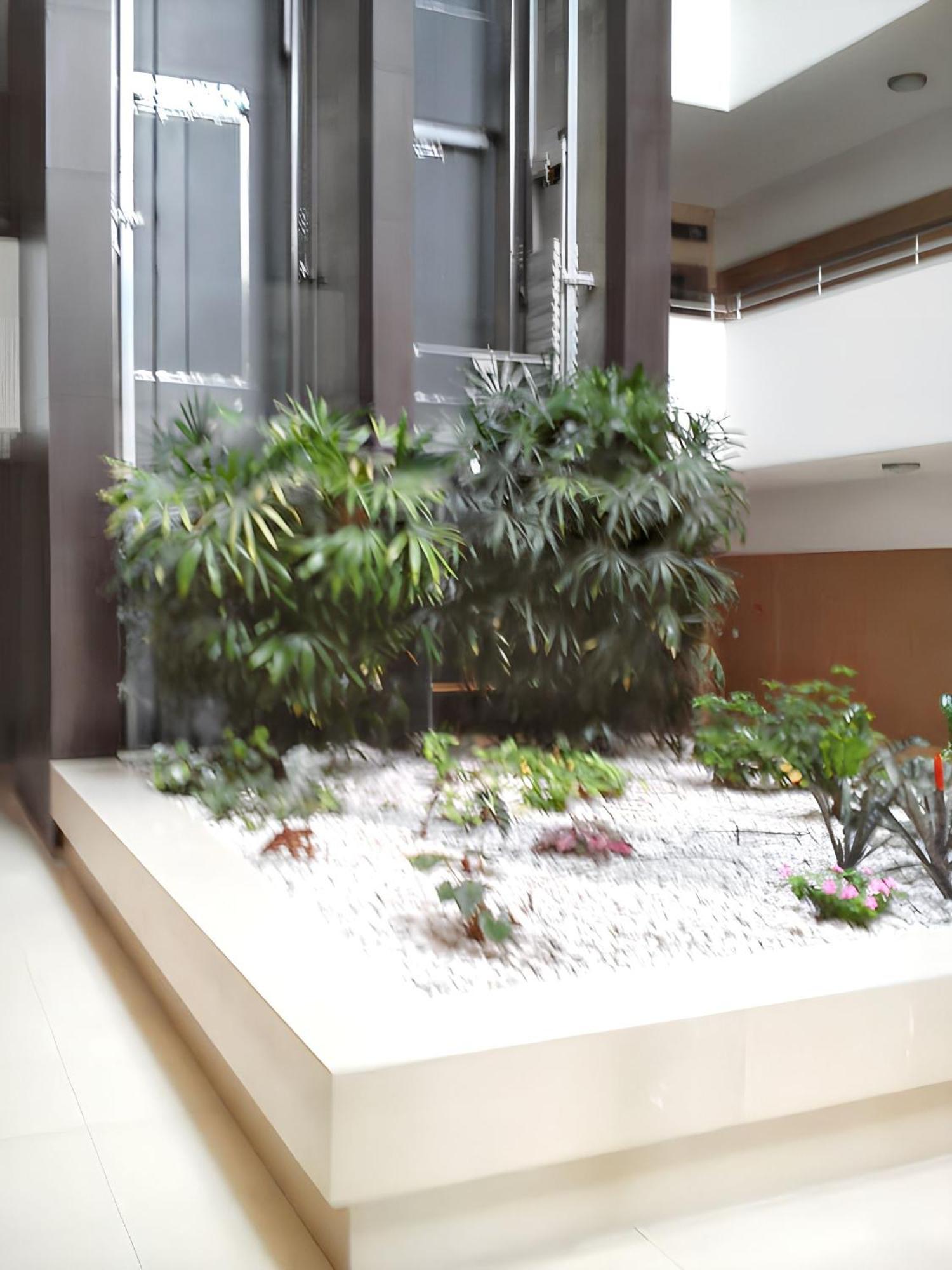 Modern With Pool Apartment *